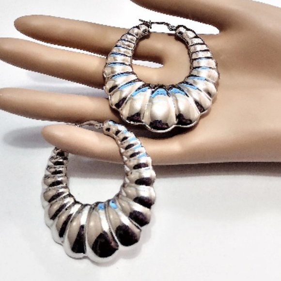 2 1/4 Inch Scalloped Shrimp Hoop Pierced Post Earrings Silver Plated Rib Lined - Picture 2 of 9